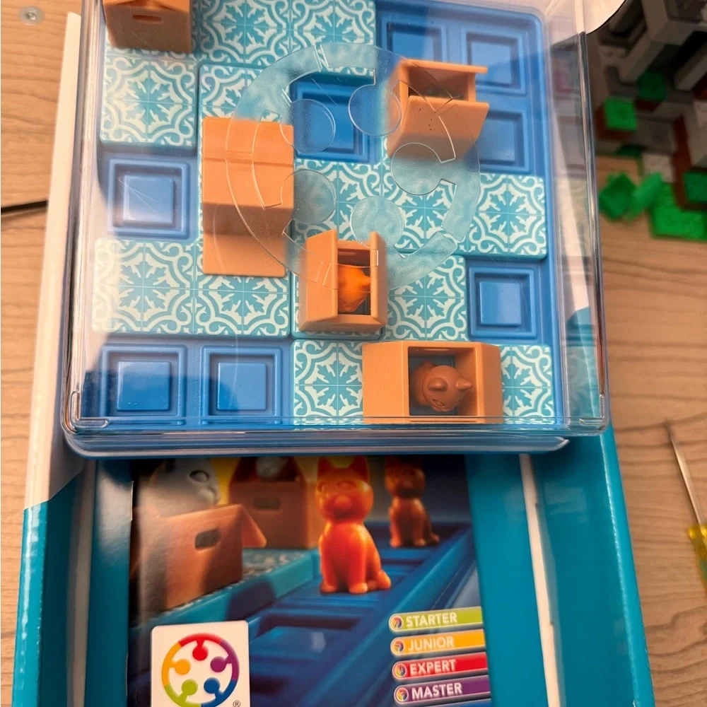 Cats & Boxes Puzzle Game - Blue and Orange - Picture 2 of 3
